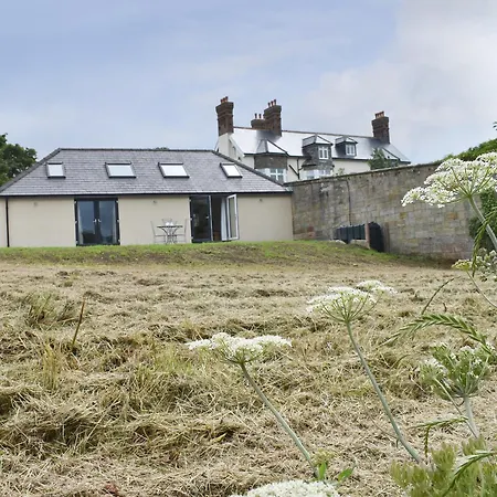 بيت للعطل The At Stainsacre Hall *